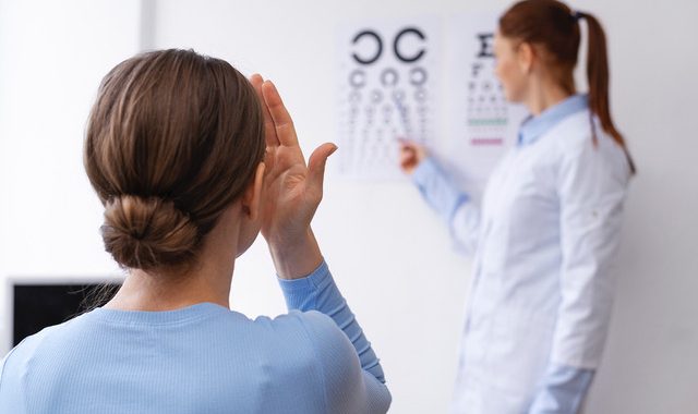 Come prevenire l'astigmatismo: consigli utili